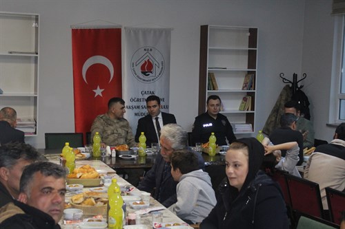 Kaymakamımız Sayın Kadir KILIÇ Şehit Aileleri ve Gaziler ile İftar Yemeğinde Buluştu